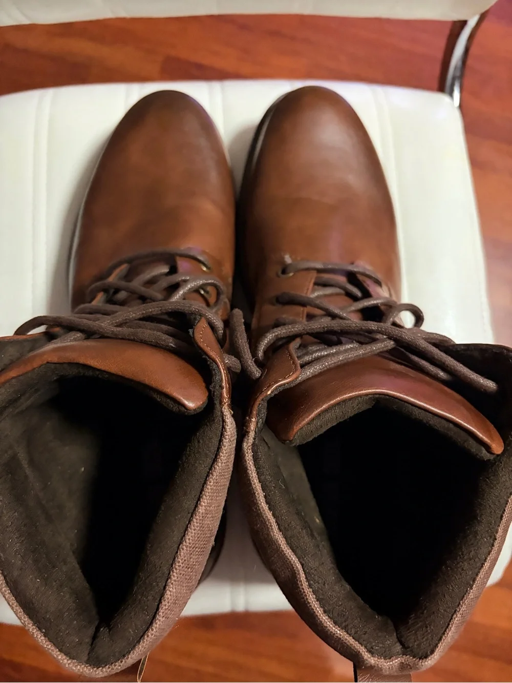 Men's Brown Leather Chukka Boots with Lace-Up Closure